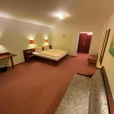 Hotel Goldener Loewe Zeulenroda-Triebes Kültér fotó