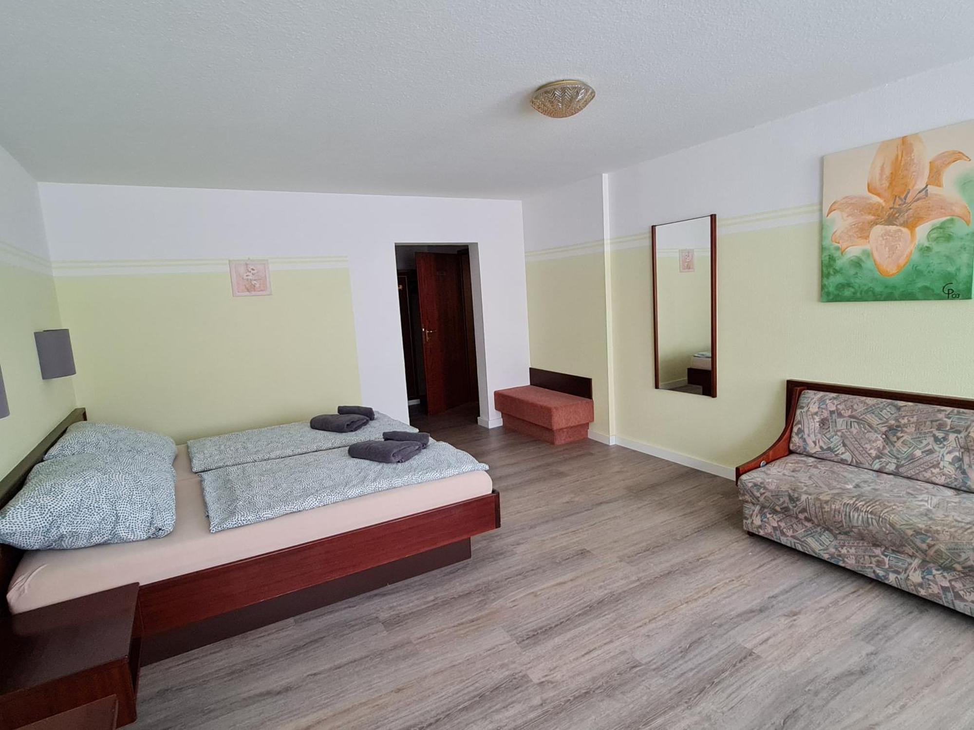 Hotel Goldener Loewe Zeulenroda-Triebes Kültér fotó